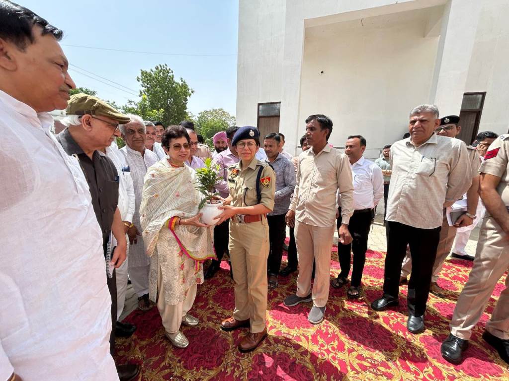 दिशा बैठक में सांसद सैलजा ने अधिकारियों को दिए निर्देश नगर परिषद और पब्लिक हेल्थ विभाग के कार्यों पर जताई नाराजगी